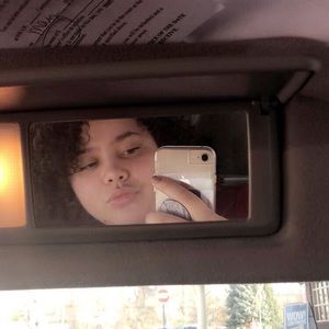 Meet your Posher, Gloria